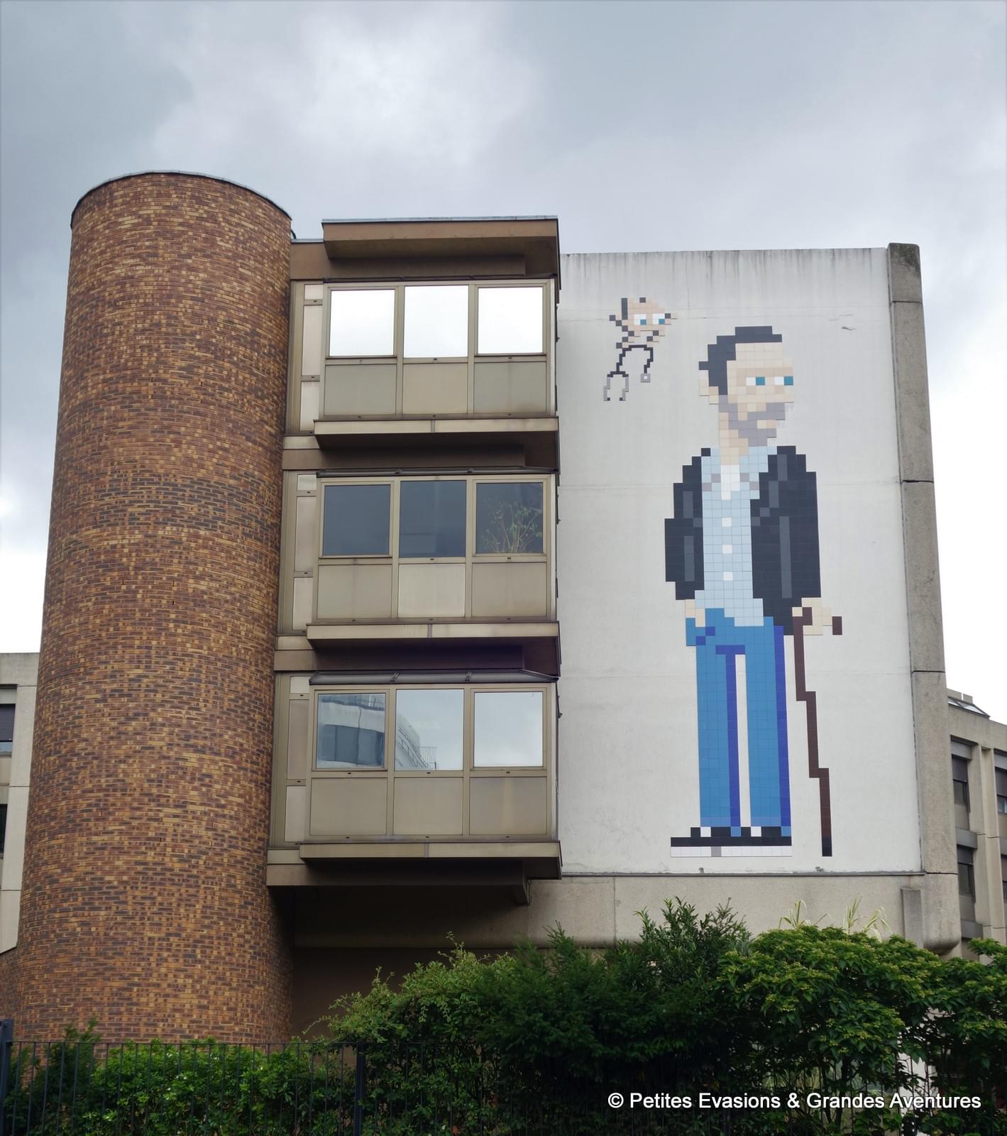 Dr House, par Invader, sur le mur de l'Hôpital de la Salpêtrière
