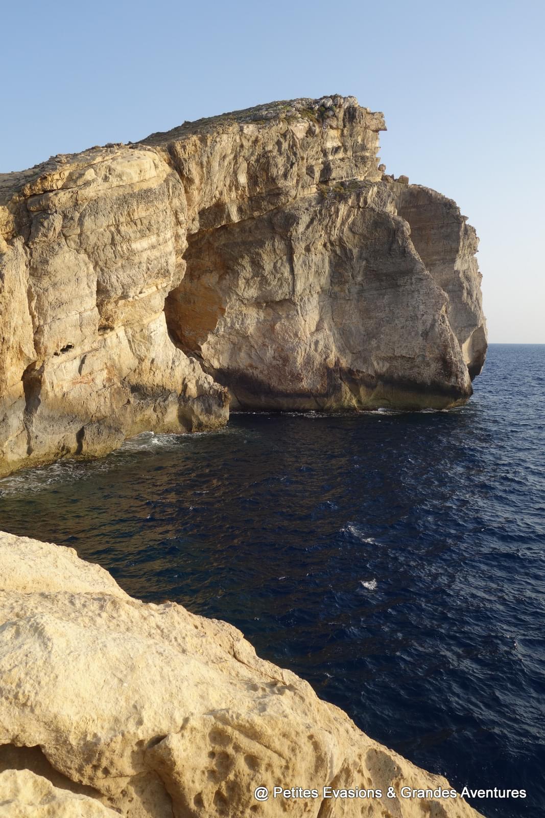 Fungus Rock et la mer sombre (Gozo)