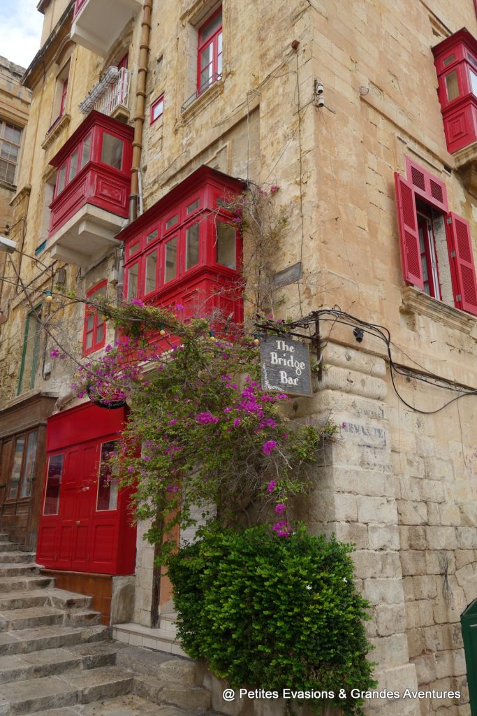 Bow-windows colorées à La Valette (Malte)