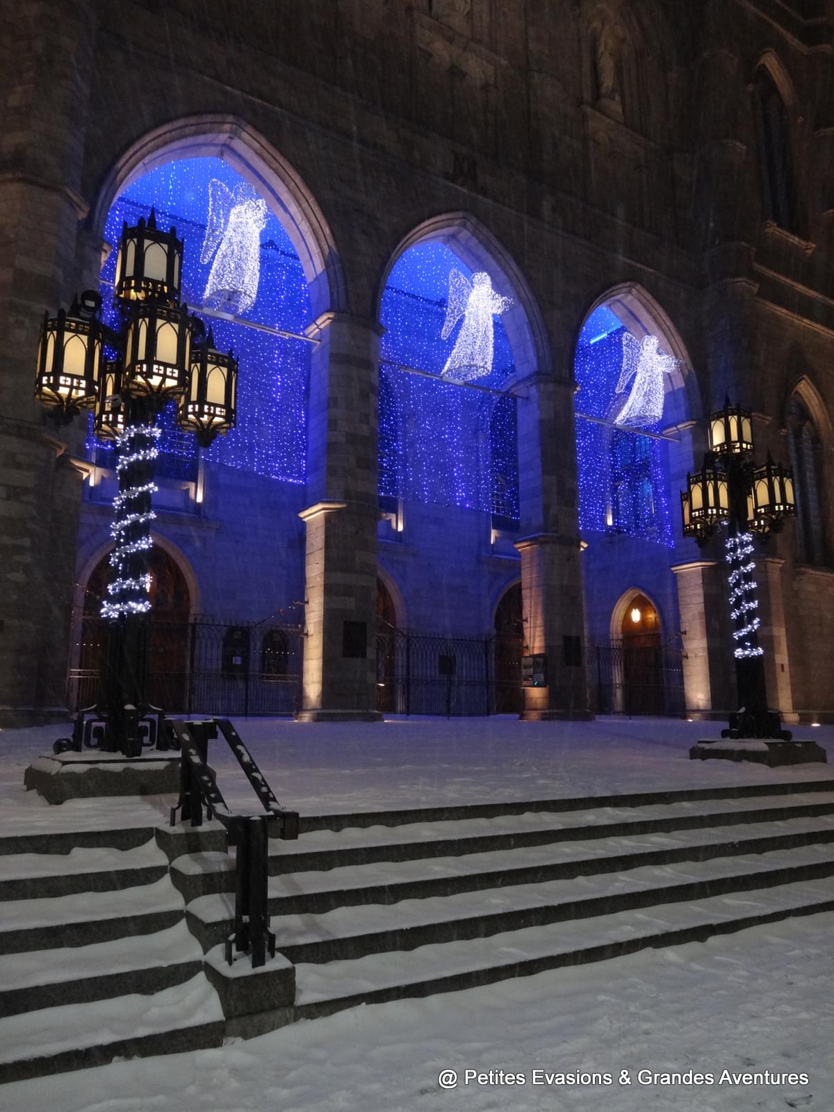 Parvis de Notre-Dame de Montréal