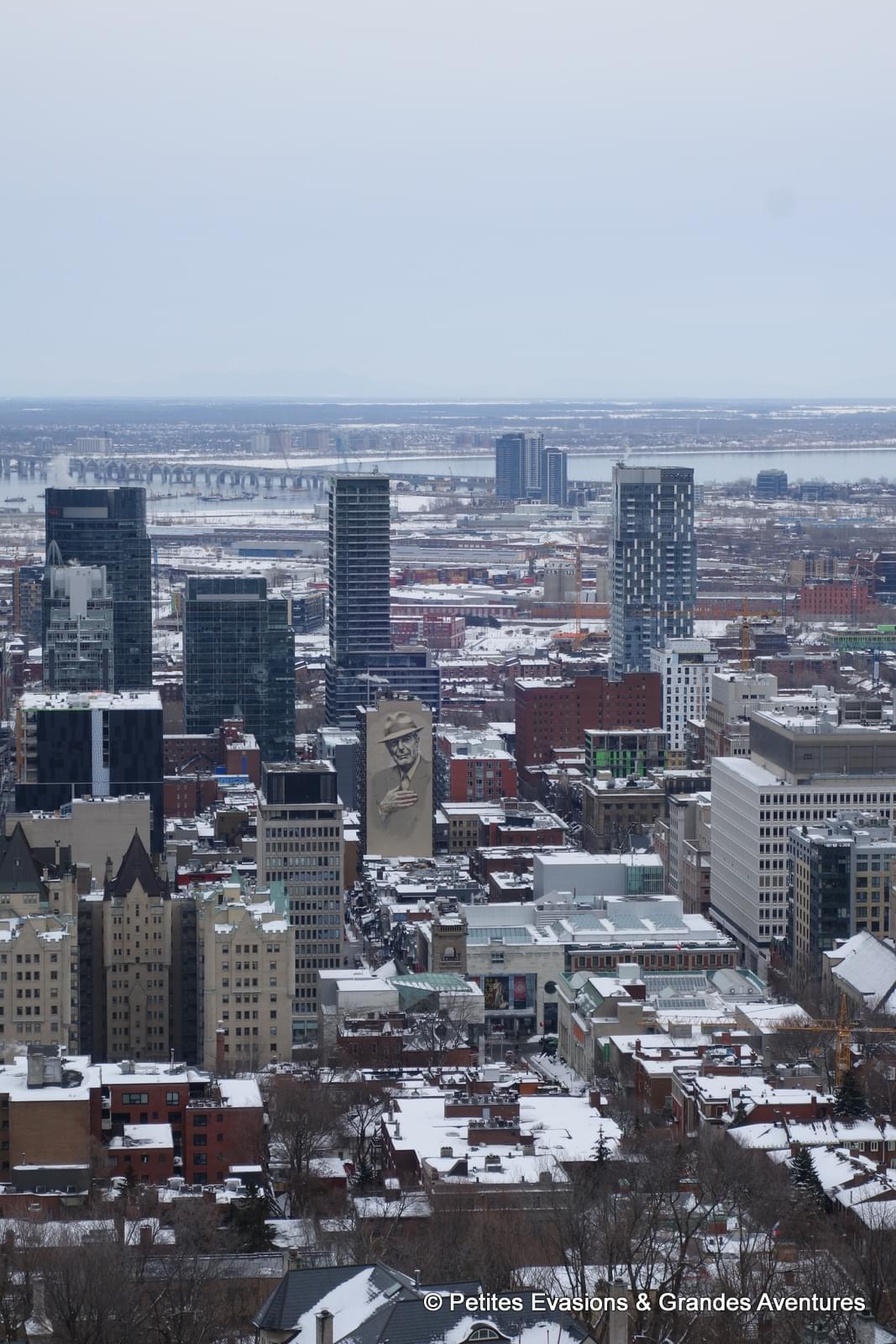 Vue sur la ville et le Saint-Laurent depuis le belvédère Kondiaronk