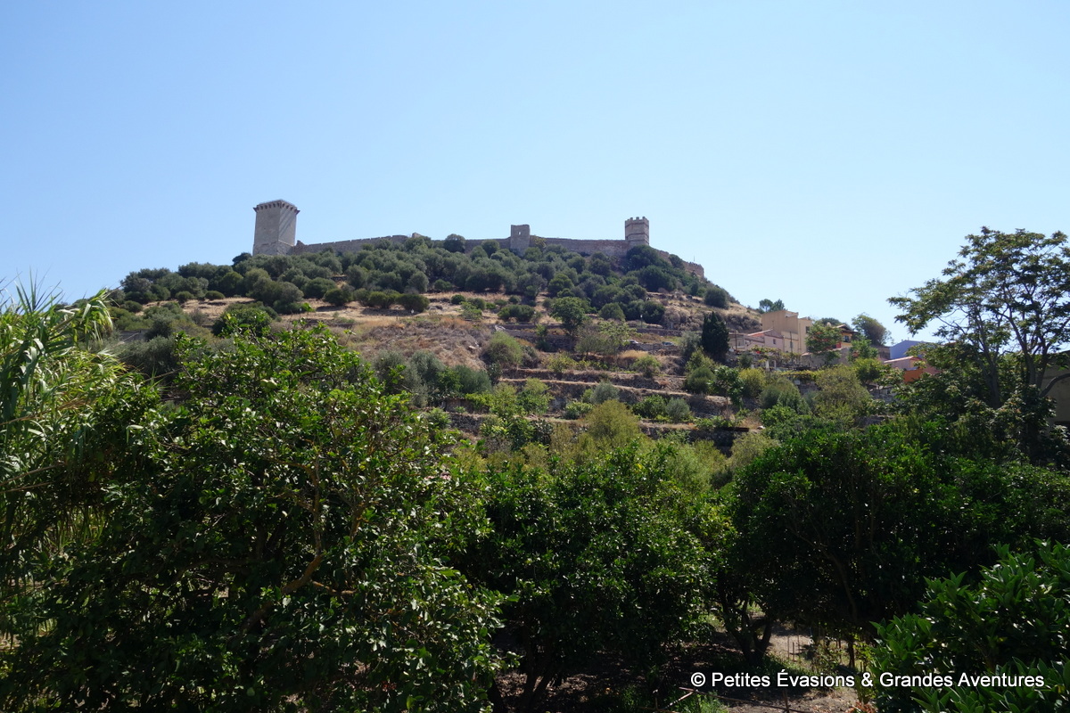 Vue sur le le Castello di Serravalle à Bosa
